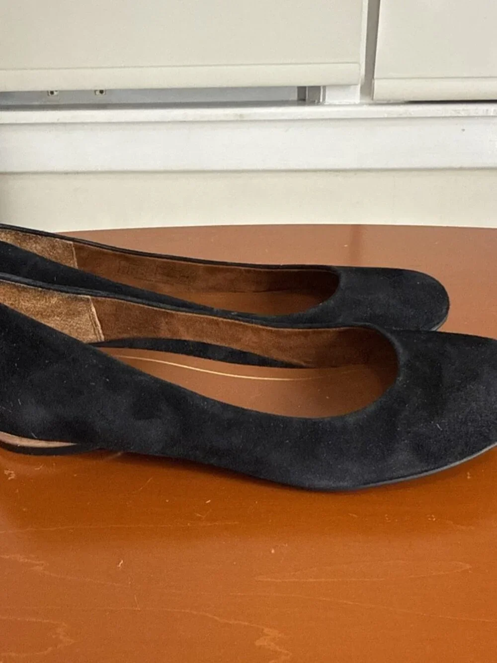 Vionic - Suede Leather Round Toe Slip on Flats Shoes - Hannah - Black Size 7